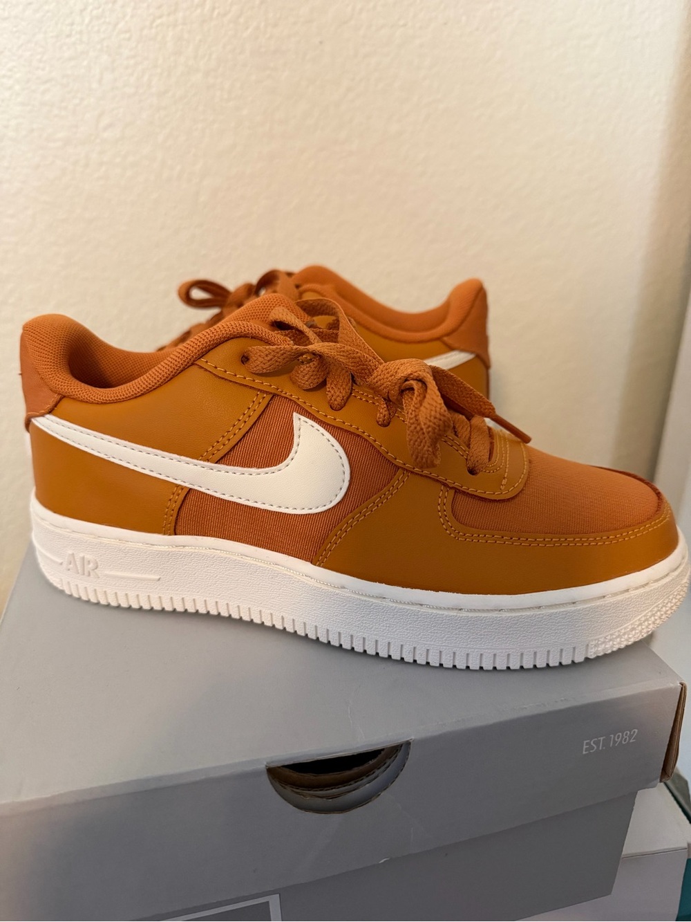 New in the Box Youth Nike Air Force 1 LV8 2 Sz 4 — Burnt Orange/White Shoes